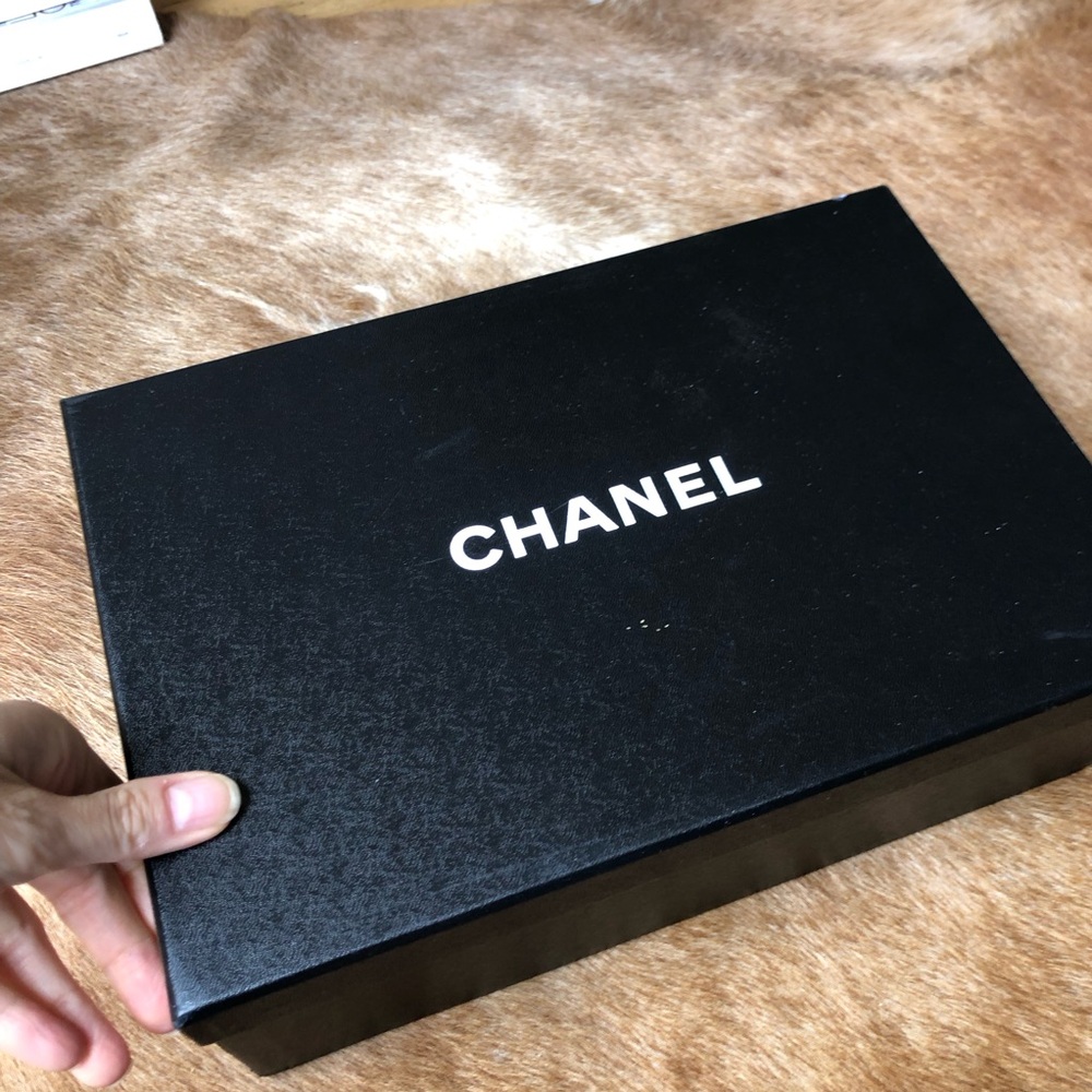 Chanel Beige and Black Bow Slide Sandals NIB G45691 size 39 $1350 - Picture 10 of 10